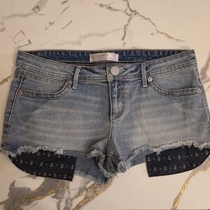 No Boundaries Women's Light Wash Denim Shorts with Anchor Liner